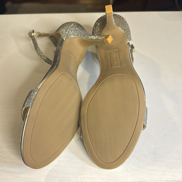 Bandolino Madia Gold Sparkling Open Toe Dress Sandal Size 8.5 - Picture 4 of 4